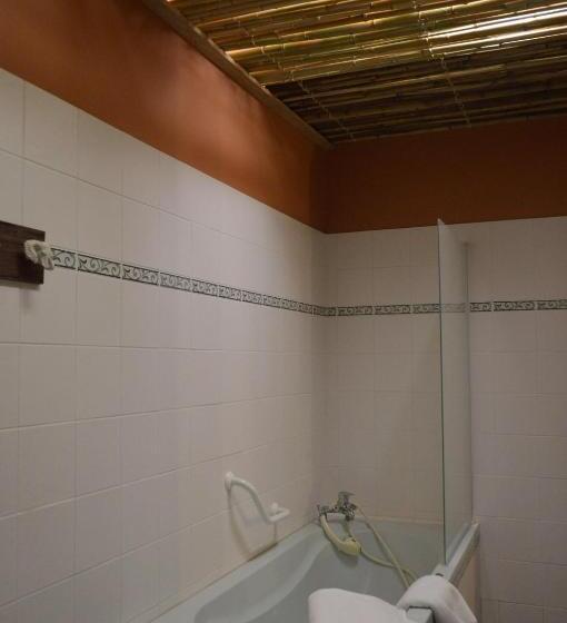 베이직 3인 룸, L Inattendu