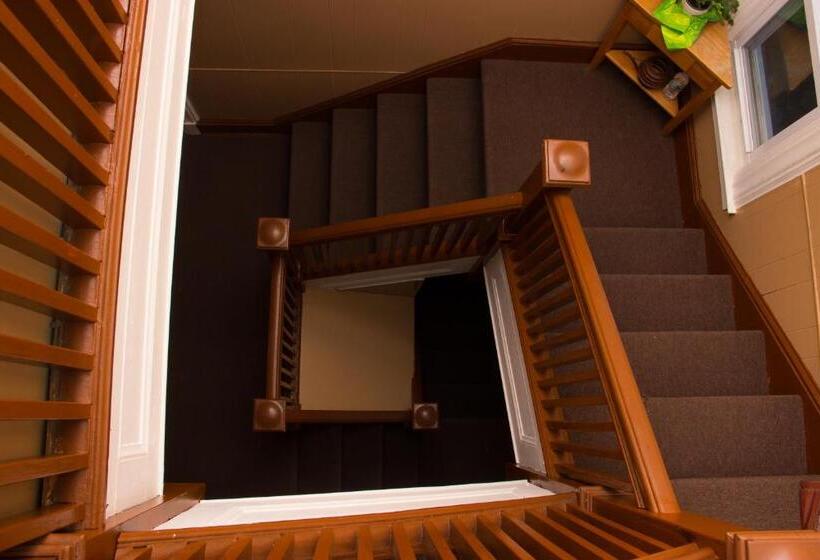 اتاق لوکس با تخت بزرگ, A And Fayebed And Breakfast, Inc