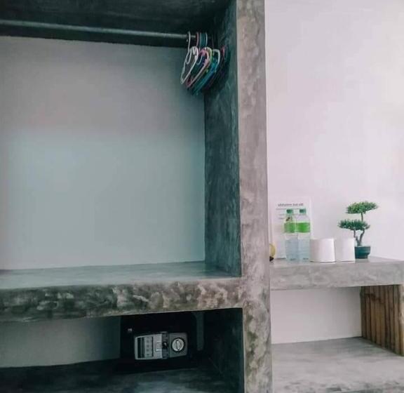 Номер Стандарт Вид на Сад, Jop