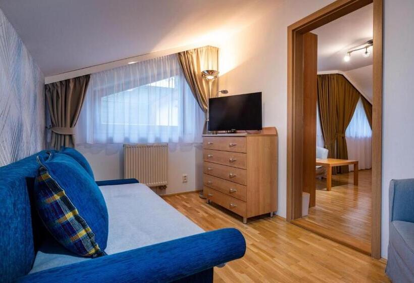 Семейный Номер, Penzión Snow