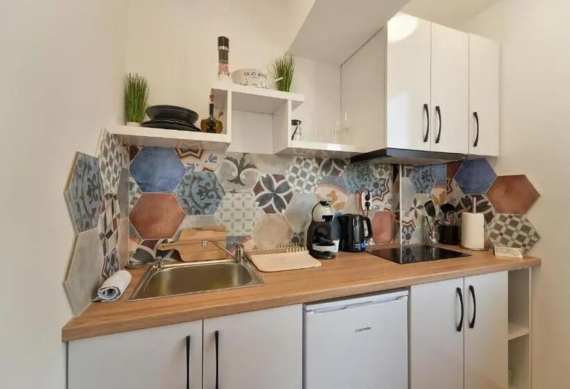 デラックススタジオ, Adel Apartments