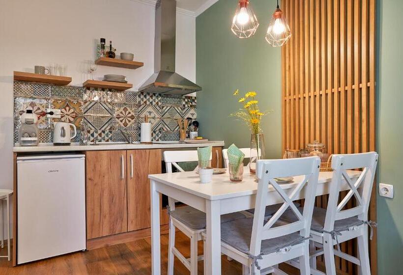 شقة غرفة واحدة, Adel Apartments