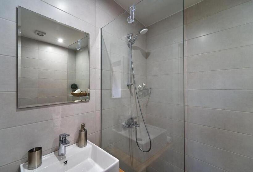 شقة غرفة واحدة مزودة بتراس, Adel Apartments