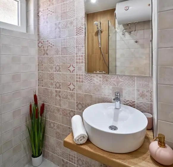 １ベッドルームアパートメント, Adel Apartments