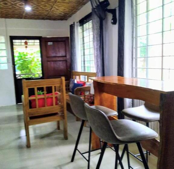 اتاق لوکس با بالکن, Mannah Garden Staycation Place