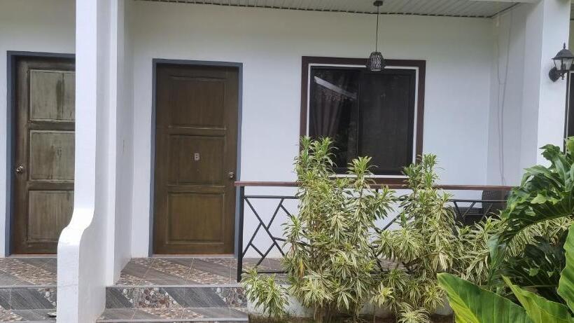 اتاق لوکس, Mannah Garden Staycation Place