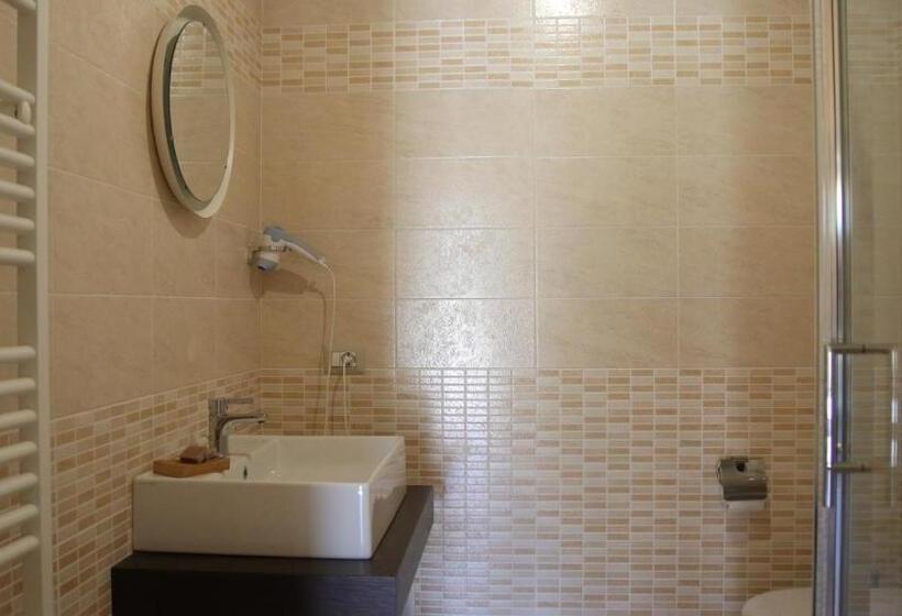 غرفة ديلوكس ثلاثية, Al Ginepro