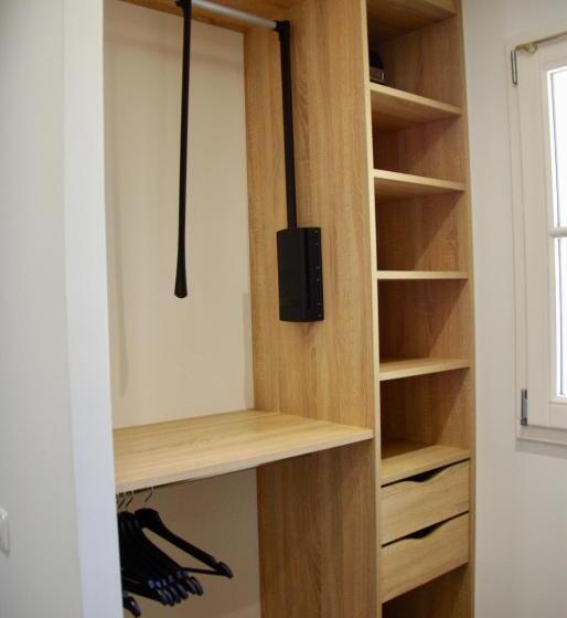 غرفة قياسية مطلّة علي حمام السباحة, Uzes Decouvertes