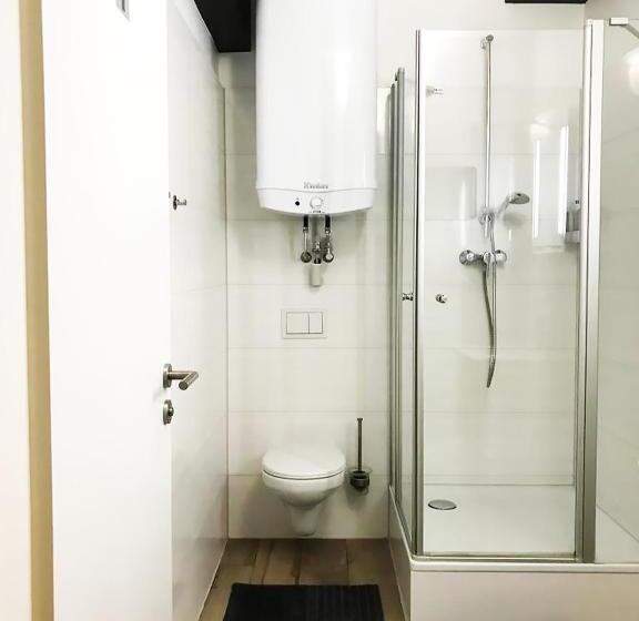 חדר סטנדרט חדר אמבטיה משותף, Blk Hostel