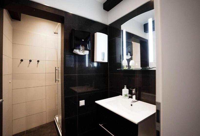 חדר סטנדרט חדר אמבטיה משותף, Blk Hostel