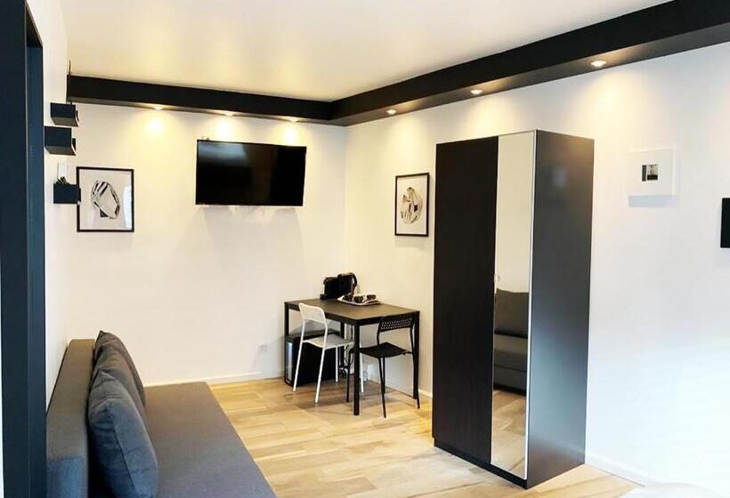 Quarto Triplo Estandar Banheiro Compartilhado, Blk Hostel