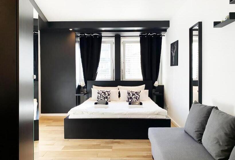 חדר סטנדרט לשלושה עם חדר אמבטיה משוף, Blk Hostel