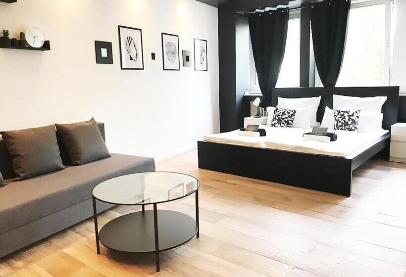 Quarto Triplo Estandar Banheiro Compartilhado, Blk Hostel