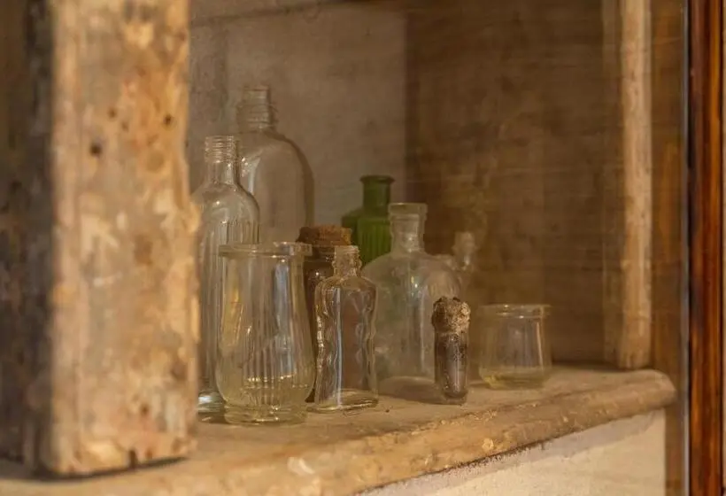 スーペリアスタジオ, Old Infirmary