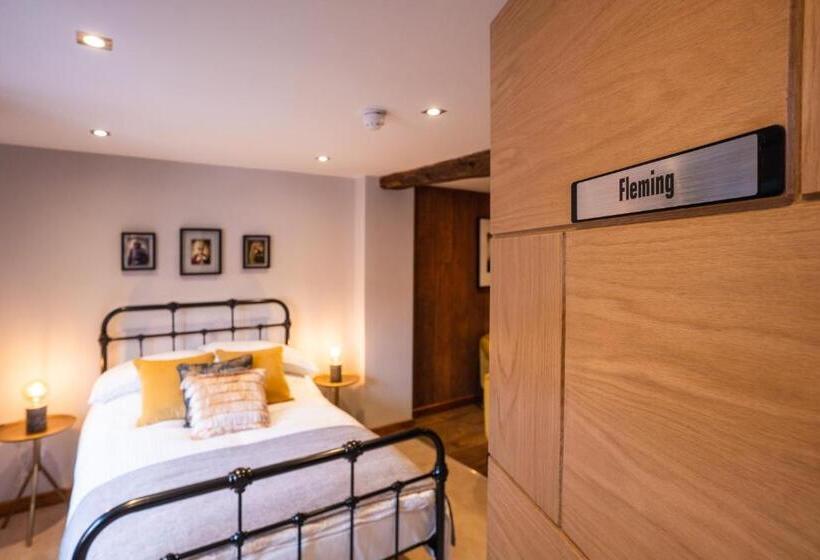 חדר סטודיו סטנדרד, Old Infirmary