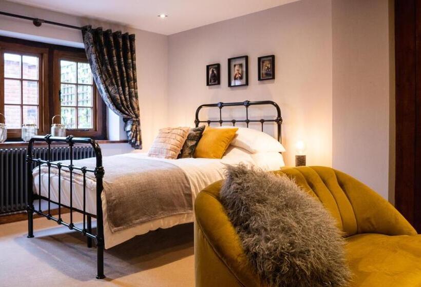 חדר סטודיו סטנדרד, Old Infirmary