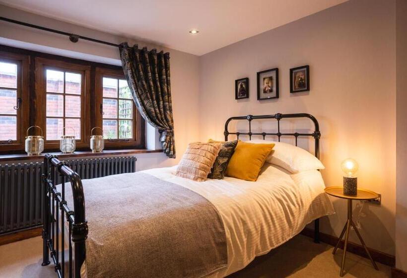 חדר סטודיו סטנדרד, Old Infirmary