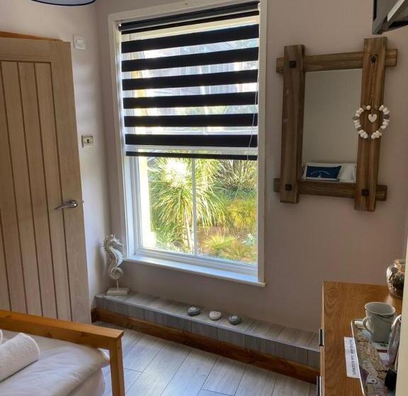 اتاق استاندارد یک نفره, Island Lodge Since 1835 Barbican, Free Limited Parking, Dogs Friendly , Perfect For Ferry Terminal
