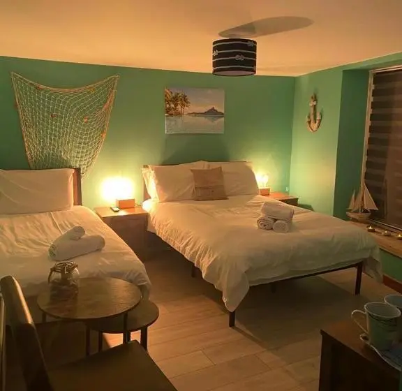 Perhehuone, Island Lodge Since 1835 Barbican, Free Limited Parking, Dogs Friendly , Perfect For Ferry Terminal