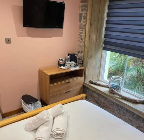 Standard-huone, Island Lodge Since 1835 Barbican, Free Limited Parking, Dogs Friendly , Perfect For Ferry Terminal