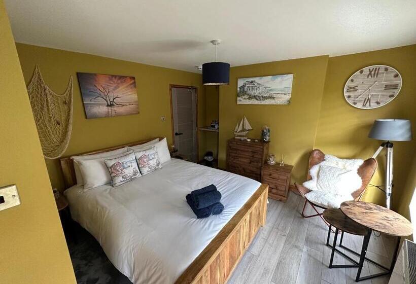 اتاق لوکس, Island Lodge Since 1835 Barbican, Free Limited Parking, Dogs Friendly , Perfect For Ferry Terminal