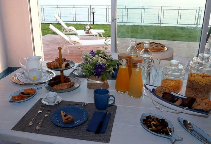 اتاق لوکس با چشم‌انداز دریا, Sunset House