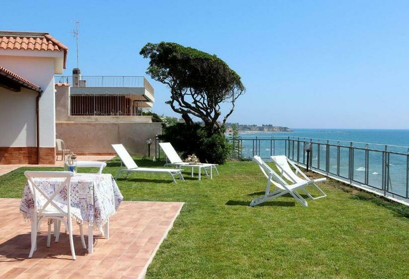 اتاق لوکس با چشم‌انداز دریا, Sunset House