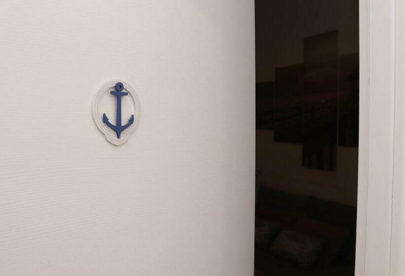 اتاق لوکس با چشم‌انداز دریا, Sunset House