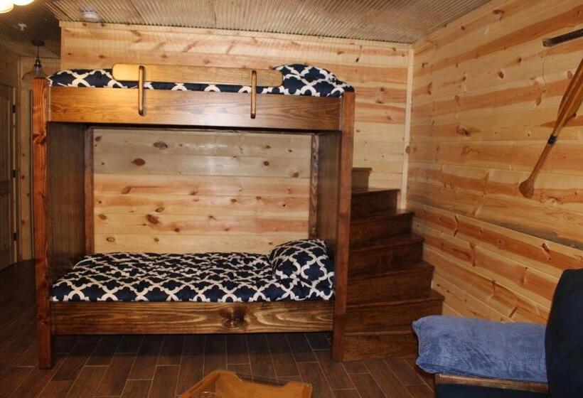 جناح عائلي, Samantha S Timber Inn