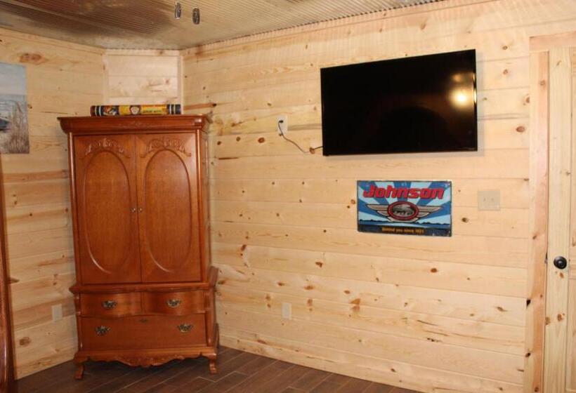 جناح عائلي, Samantha S Timber Inn