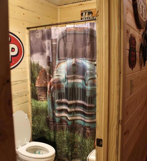 غرفة ديلوكس عائلية, Samantha S Timber Inn