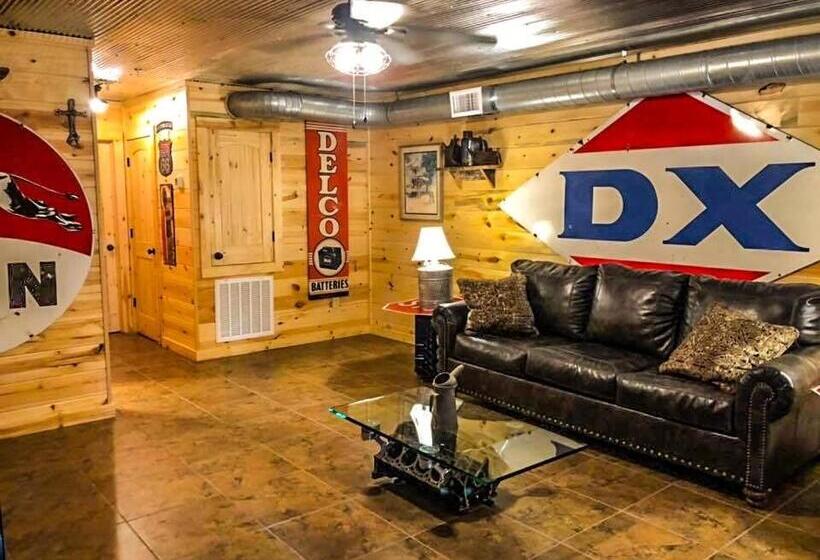 غرفة ديلوكس عائلية, Samantha S Timber Inn