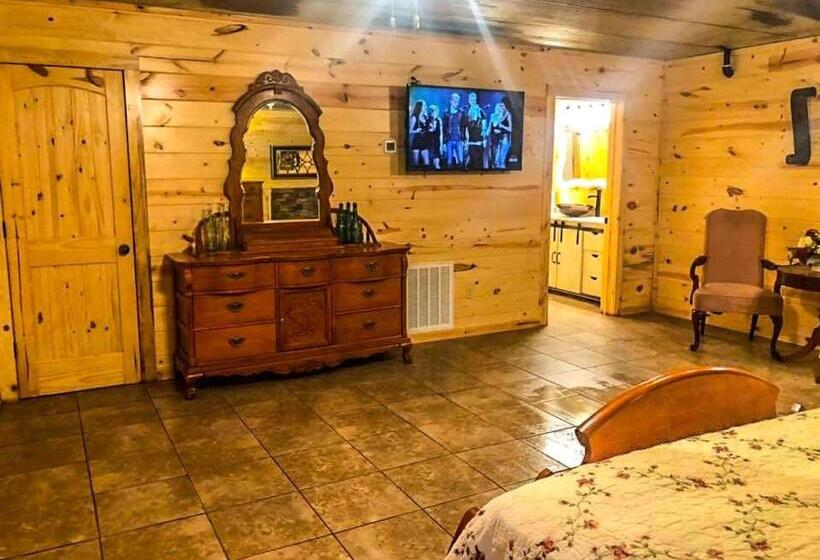 إستوديو قياسى, Samantha S Timber Inn