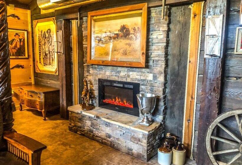 إستوديو ديلوكس, Samantha S Timber Inn