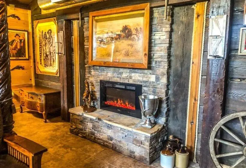 デラックススタジオ, Samantha S Timber Inn