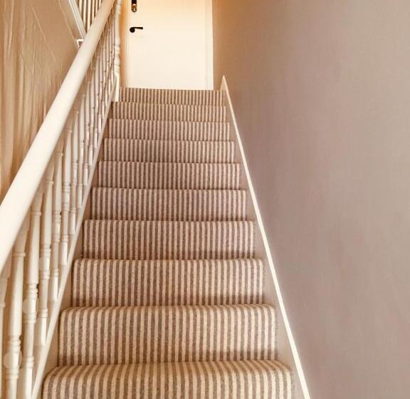 מיטת קינג בסוויטה, Maritime Pods