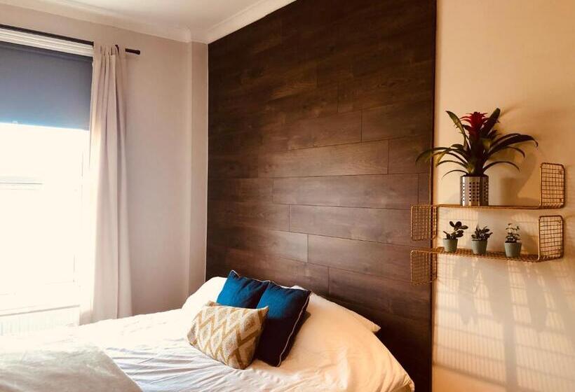 מיטת קינג בסוויטה, Maritime Pods