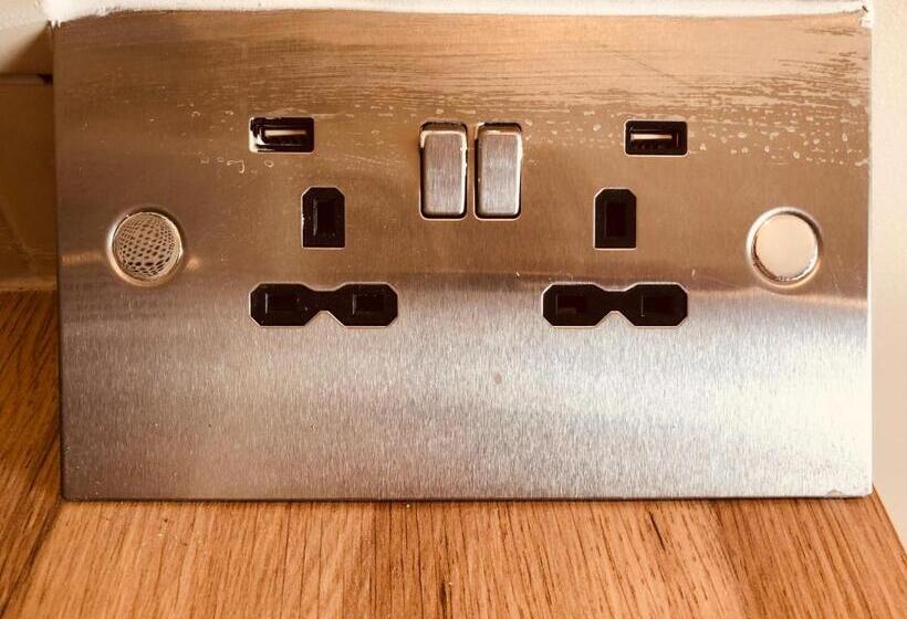 מיטת קינג בסוויטה, Maritime Pods