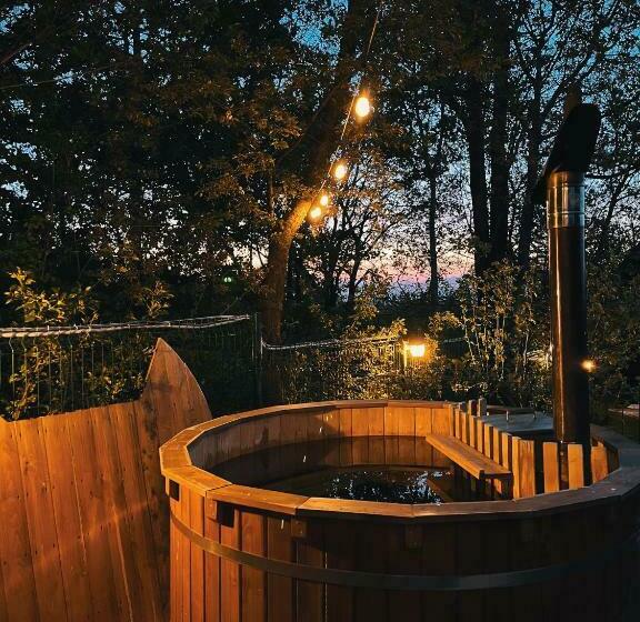 بنجلو عائلى, Silver Bungalow