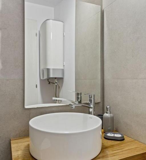 بنجلو عائلى, Silver Bungalow