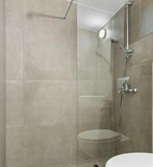 بنجلو عائلى, Silver Bungalow