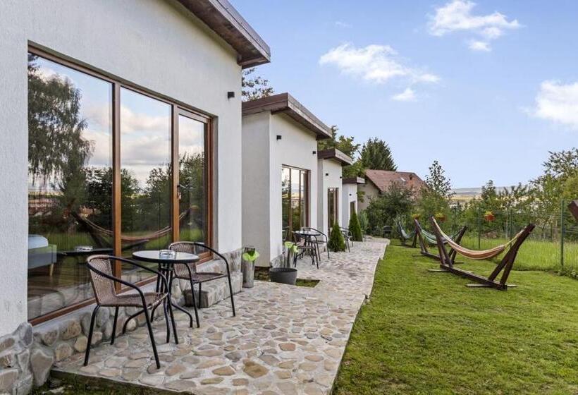 بنجلو عائلى, Silver Bungalow