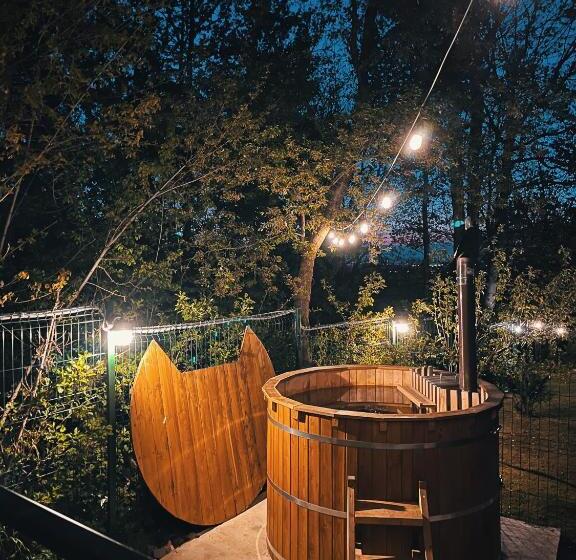 بنجلو قياسى, Silver Bungalow