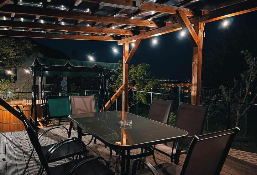 بنجلو قياسى, Silver Bungalow