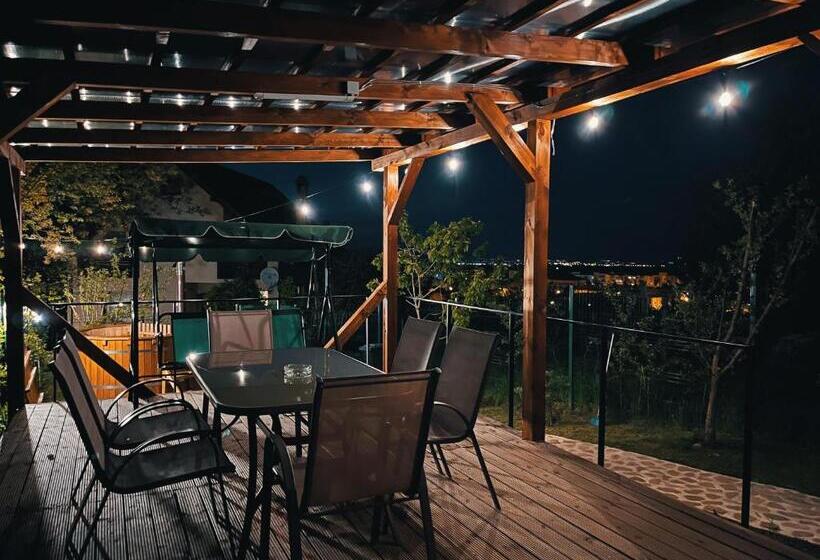 بنجلو قياسى, Silver Bungalow