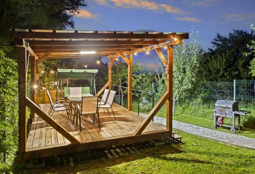 بنجلو قياسى, Silver Bungalow