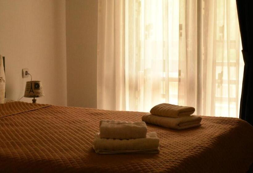 Номер Стандарт Вид на Горы, Pensiunea Bucur