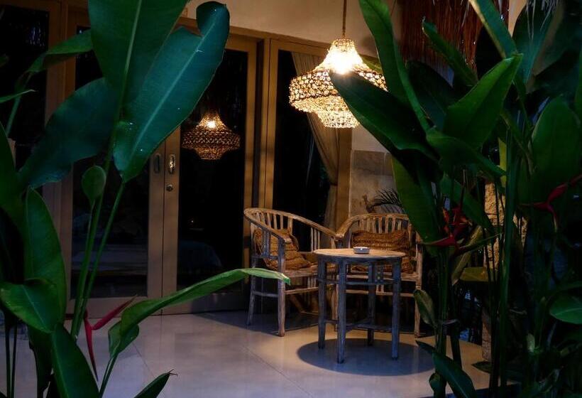 בקתה סטנדרטית, Incense Impossible Beach Adults Only