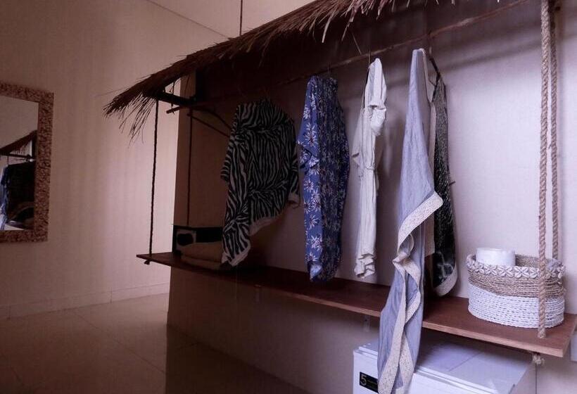 בקתה סטנדרטית, Incense Impossible Beach Adults Only