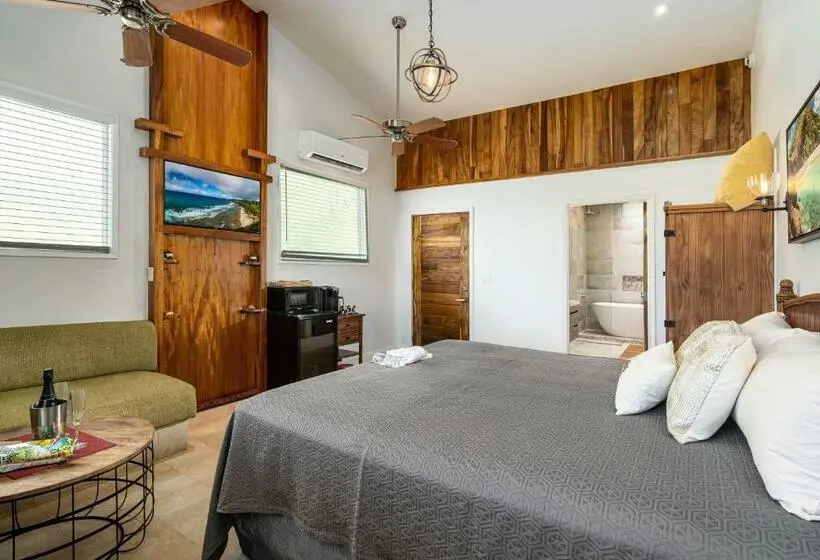سوییت لوکس, Noahs Hideaway Luxury B&b
